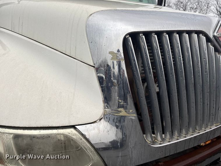 image for item DT2774 2005 International 4300 box truck