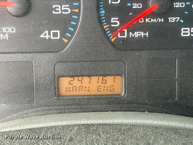 image for item DT2774 2005 International 4300 box truck