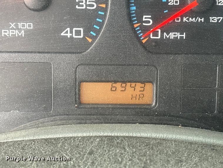 image for item DT2774 2005 International 4300 box truck