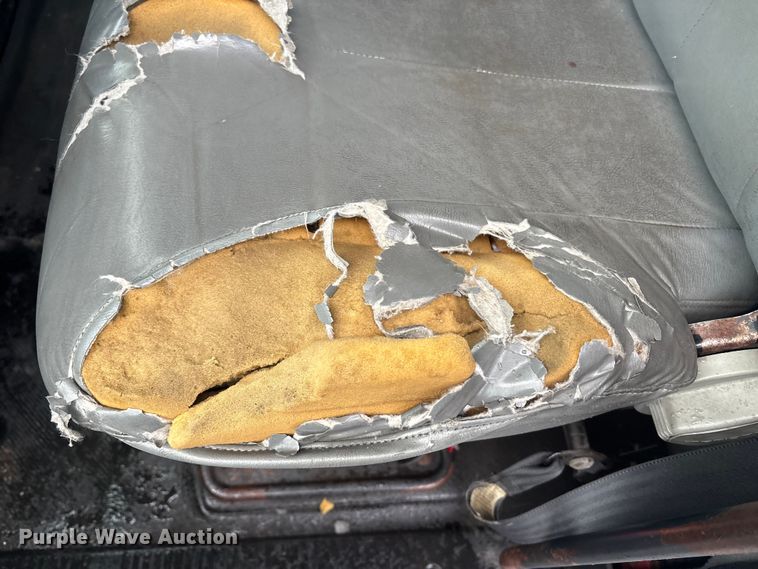 image for item DT2774 2005 International 4300 box truck