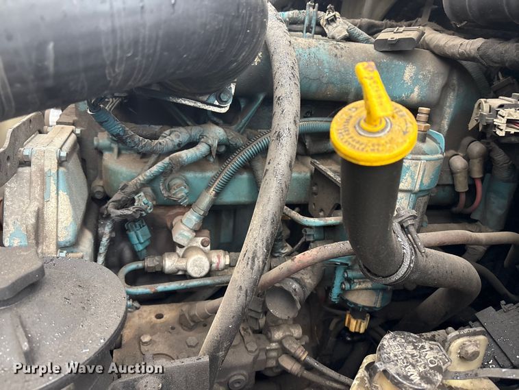 image for item DT2774 2005 International 4300 box truck