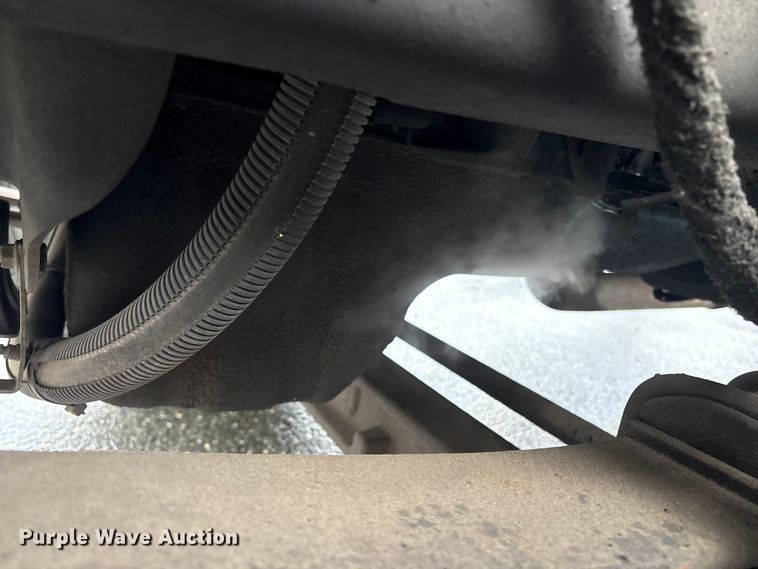 image for item DT2774 2005 International 4300 box truck