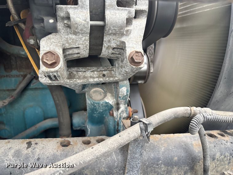 image for item DT2774 2005 International 4300 box truck