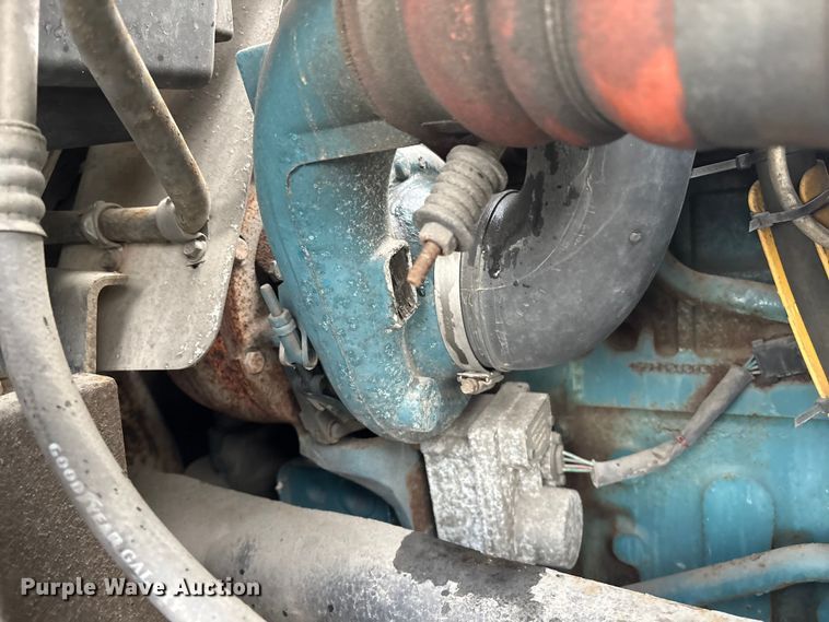 image for item DT2774 2005 International 4300 box truck