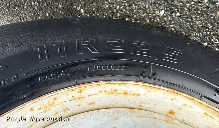 image for item DT2774 2005 International 4300 box truck