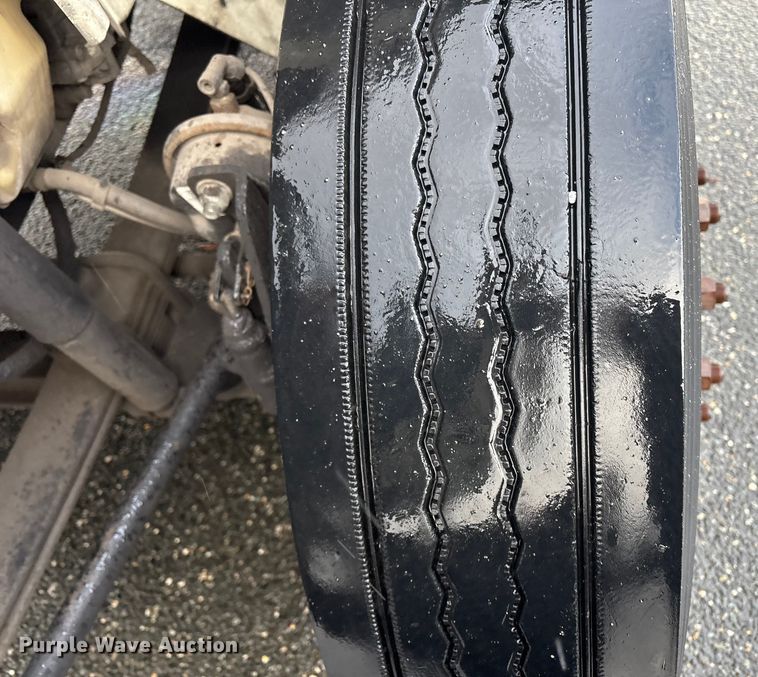 image for item DT2774 2005 International 4300 box truck