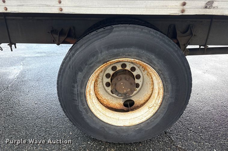 image for item DT2774 2005 International 4300 box truck