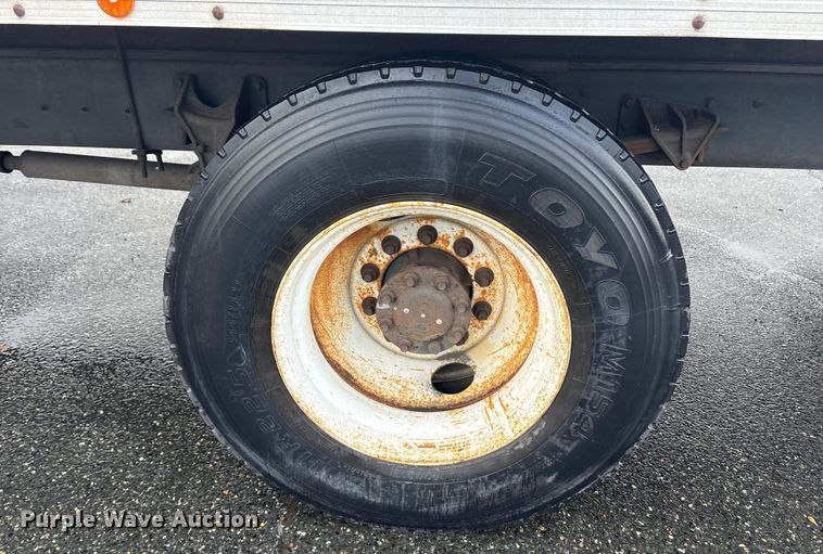 image for item DT2774 2005 International 4300 box truck