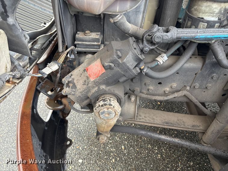 image for item DT2774 2005 International 4300 box truck