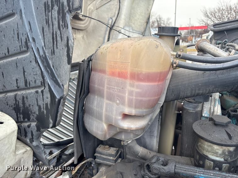 image for item DT2774 2005 International 4300 box truck