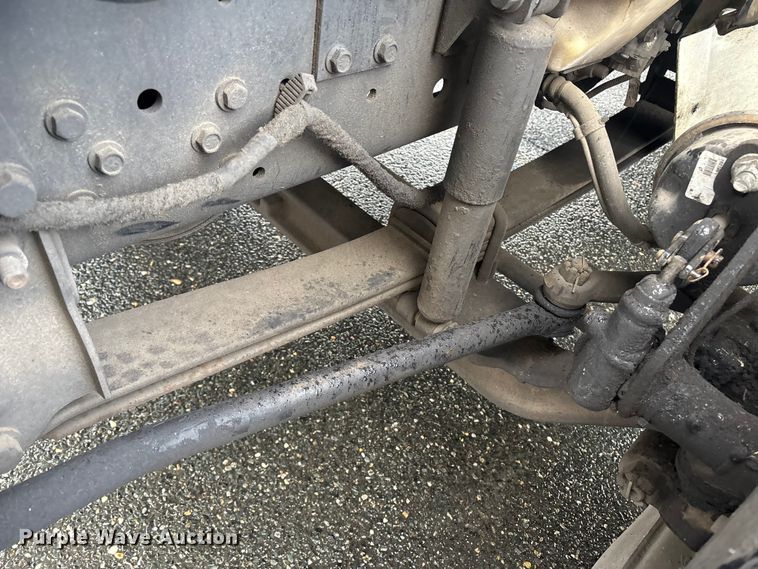 image for item DT2774 2005 International 4300 box truck