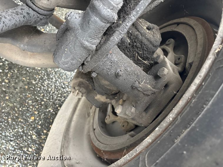 image for item DT2774 2005 International 4300 box truck