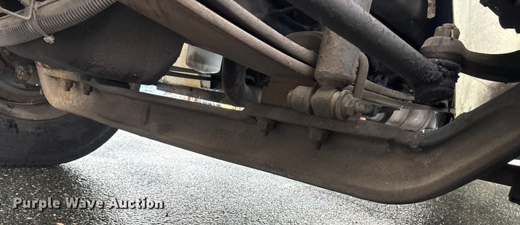 image for item DT2774 2005 International 4300 box truck