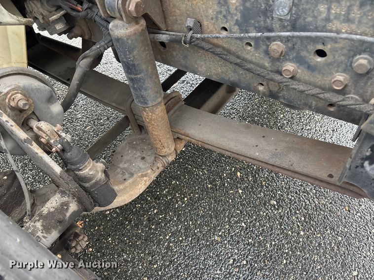 image for item DT2774 2005 International 4300 box truck