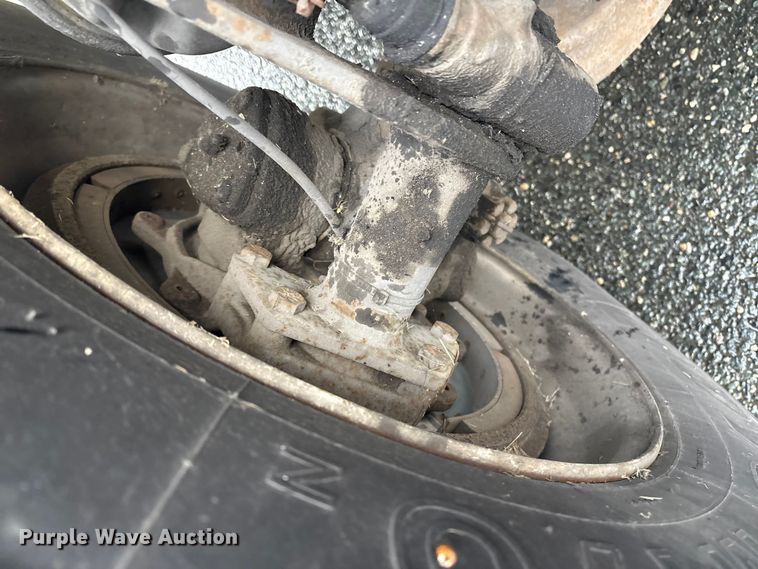 image for item DT2774 2005 International 4300 box truck