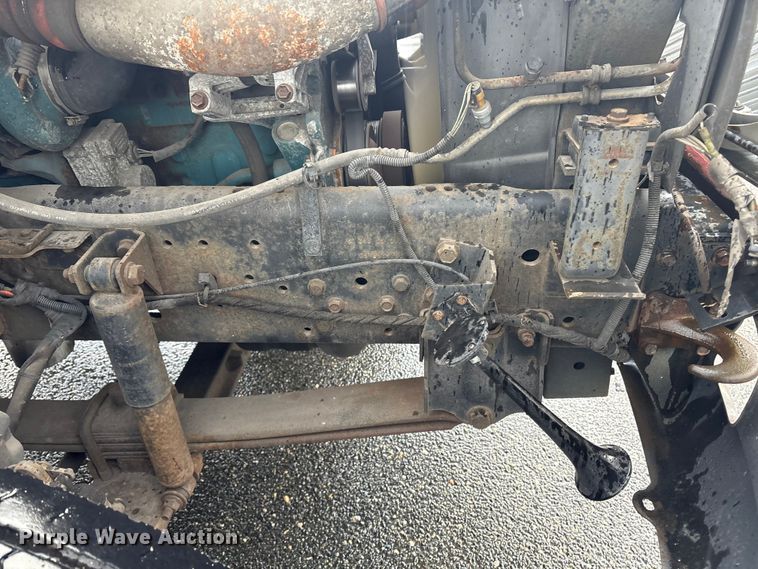 image for item DT2774 2005 International 4300 box truck