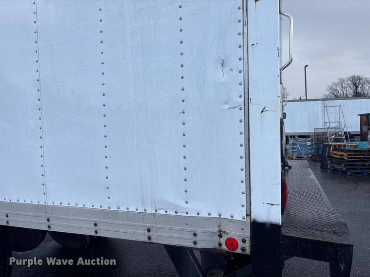 image for item DT2774 2005 International 4300 box truck