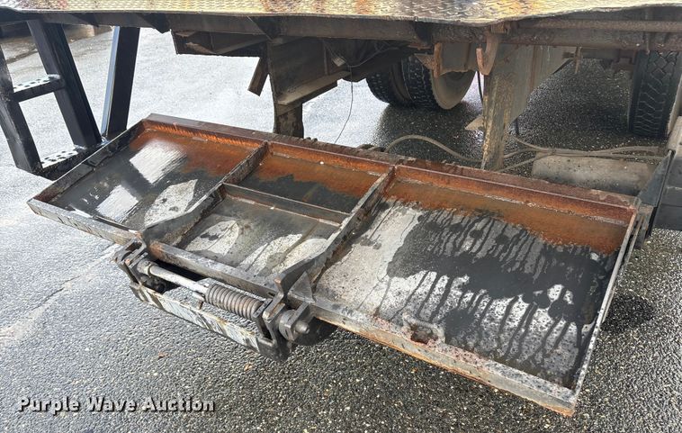 image for item DT2774 2005 International 4300 box truck