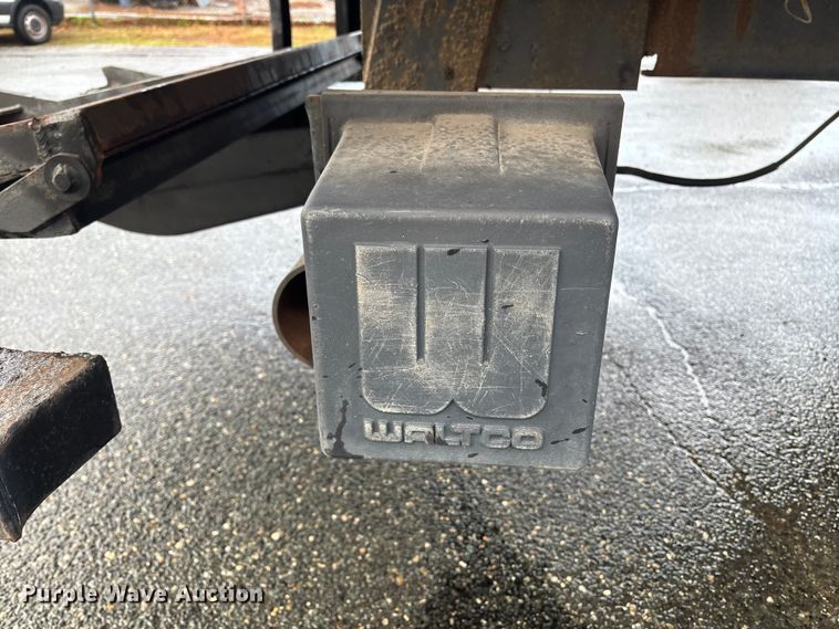 image for item DT2774 2005 International 4300 box truck