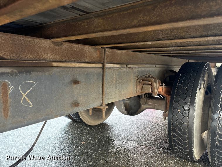 image for item DT2774 2005 International 4300 box truck