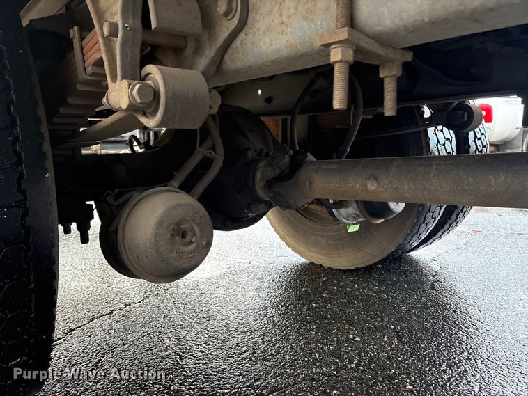 image for item DT2774 2005 International 4300 box truck