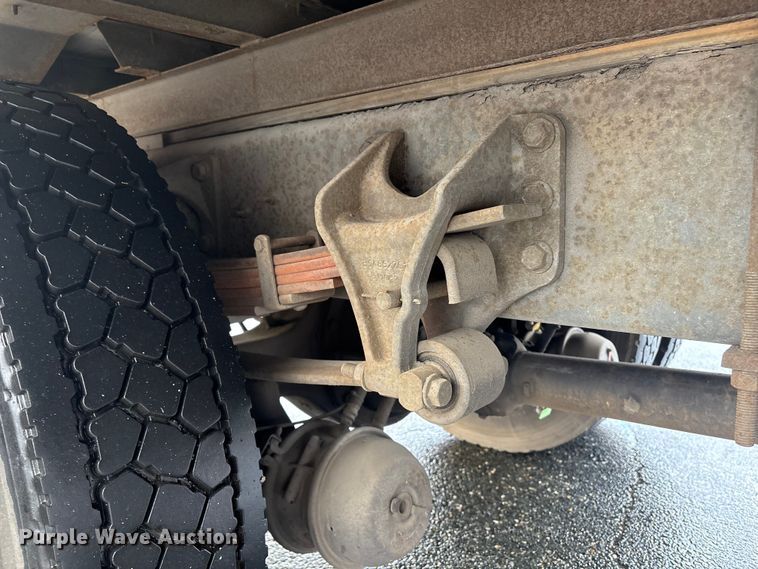 image for item DT2774 2005 International 4300 box truck