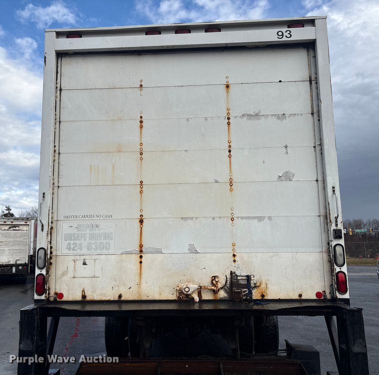 image for item DT2774 2005 International 4300 box truck