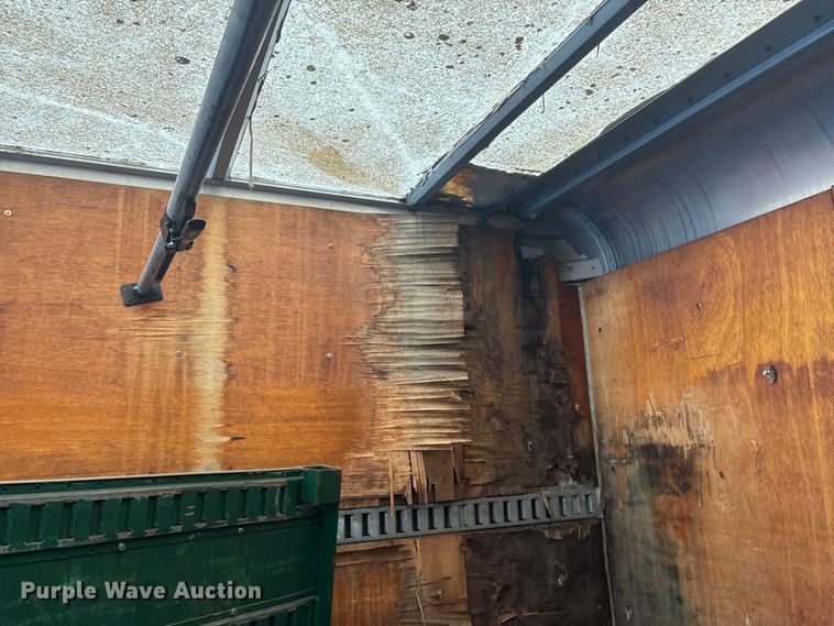 image for item DT2774 2005 International 4300 box truck