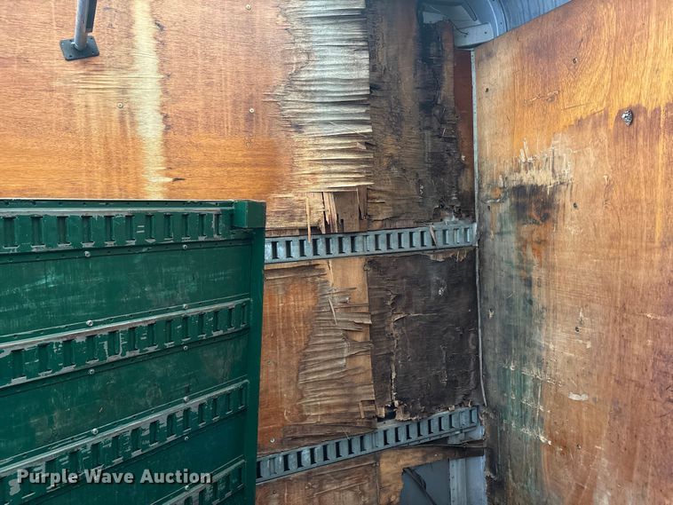 image for item DT2774 2005 International 4300 box truck