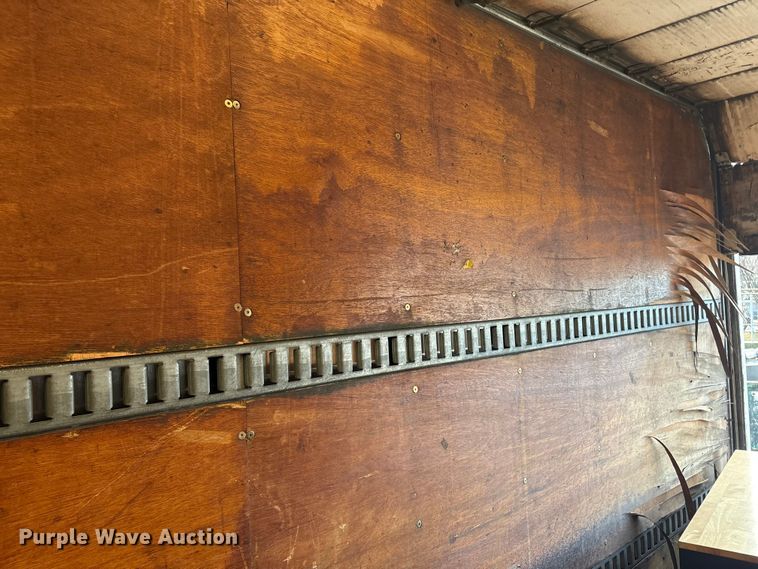 image for item DT2774 2005 International 4300 box truck