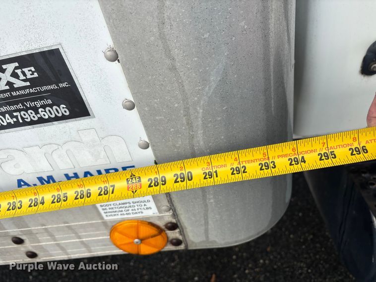 image for item DT2774 2005 International 4300 box truck