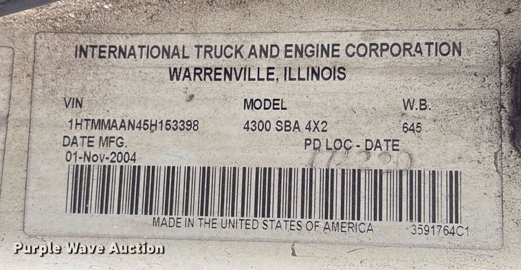 image for item DT2774 2005 International 4300 box truck