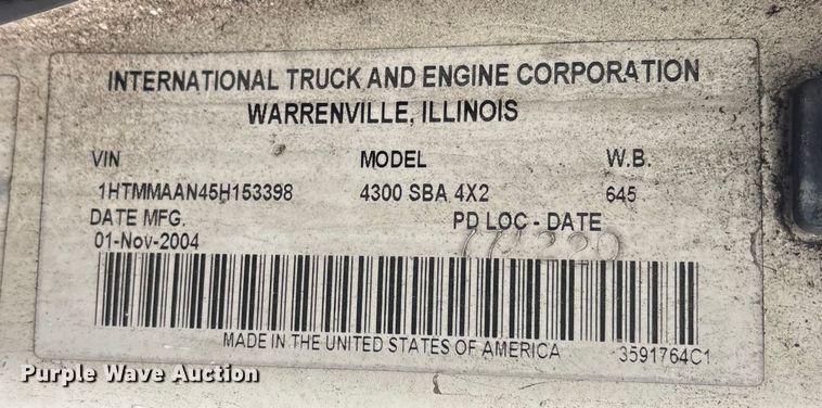 image for item DT2774 2005 International 4300 box truck