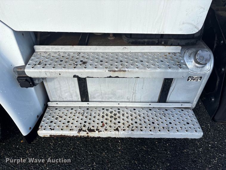 image for item DT2775 2017 Freightliner Business Class M2 refrigerated truck