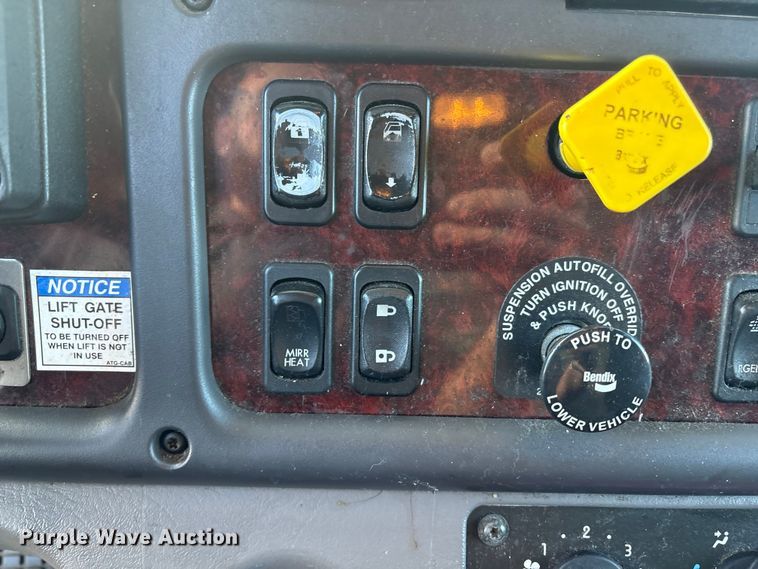 image for item DT2775 2017 Freightliner Business Class M2 refrigerated truck