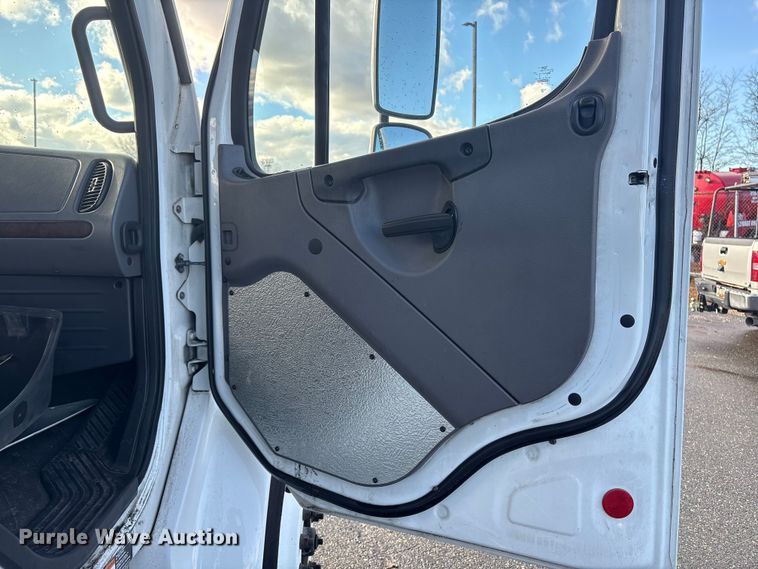 image for item DT2775 2017 Freightliner Business Class M2 refrigerated truck