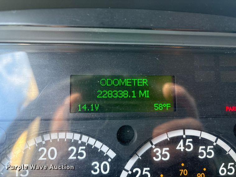 image for item DT2775 2017 Freightliner Business Class M2 refrigerated truck