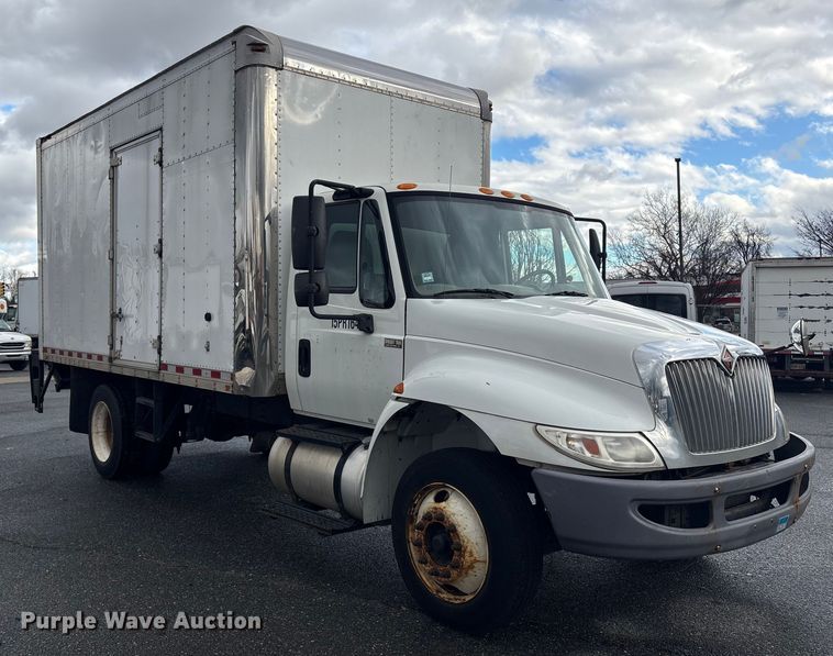 image for item DT2776 2015 International 4300 box truck