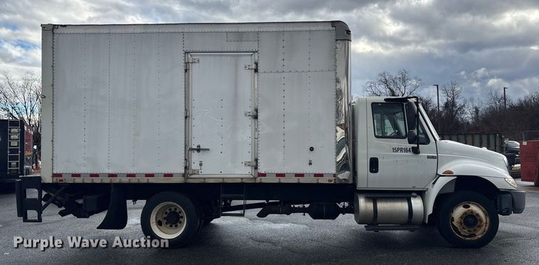 image for item DT2776 2015 International 4300 box truck