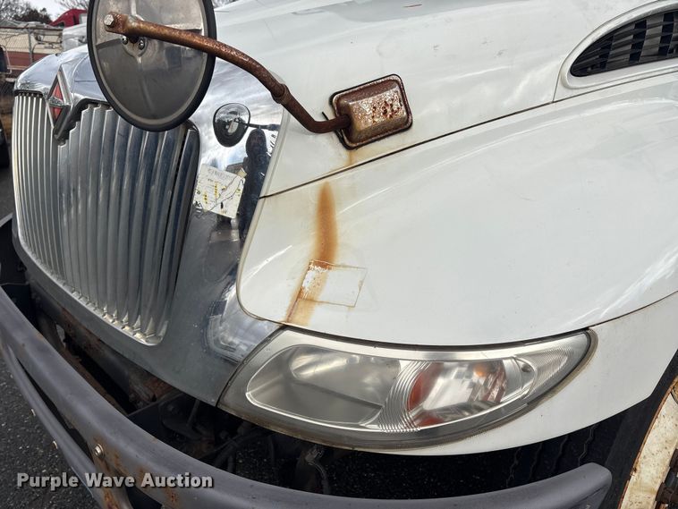 image for item DT2776 2015 International 4300 box truck