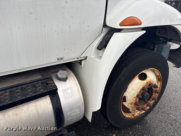 image for item DT2776 2015 International 4300 box truck