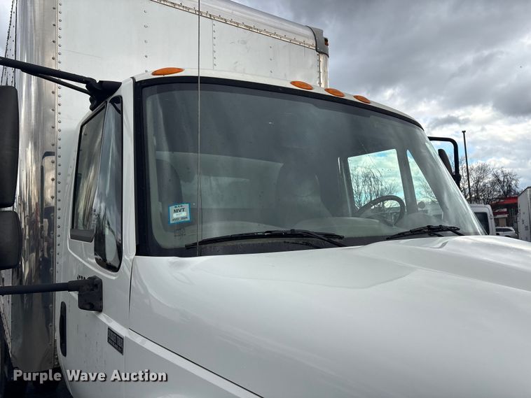 image for item DT2776 2015 International 4300 box truck