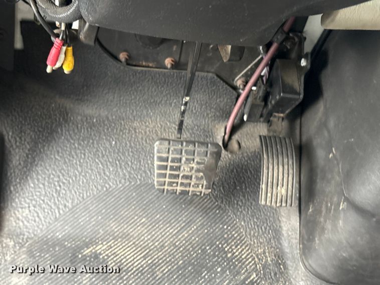 image for item DT2776 2015 International 4300 box truck