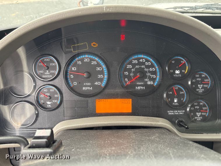 image for item DT2776 2015 International 4300 box truck