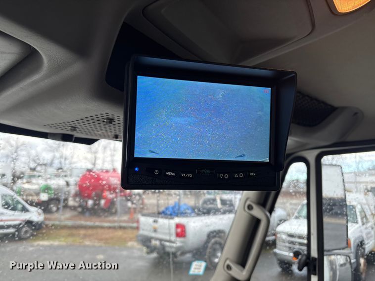 image for item DT2776 2015 International 4300 box truck