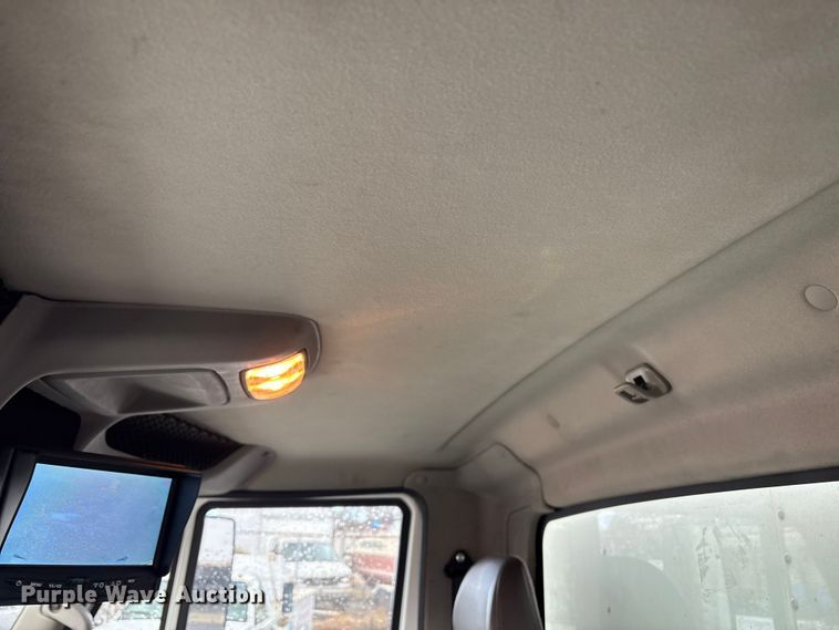 image for item DT2776 2015 International 4300 box truck