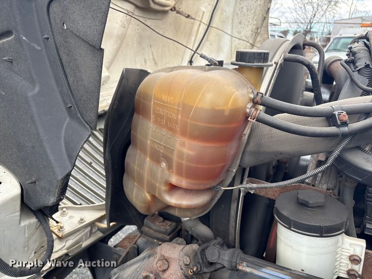 image for item DT2776 2015 International 4300 box truck