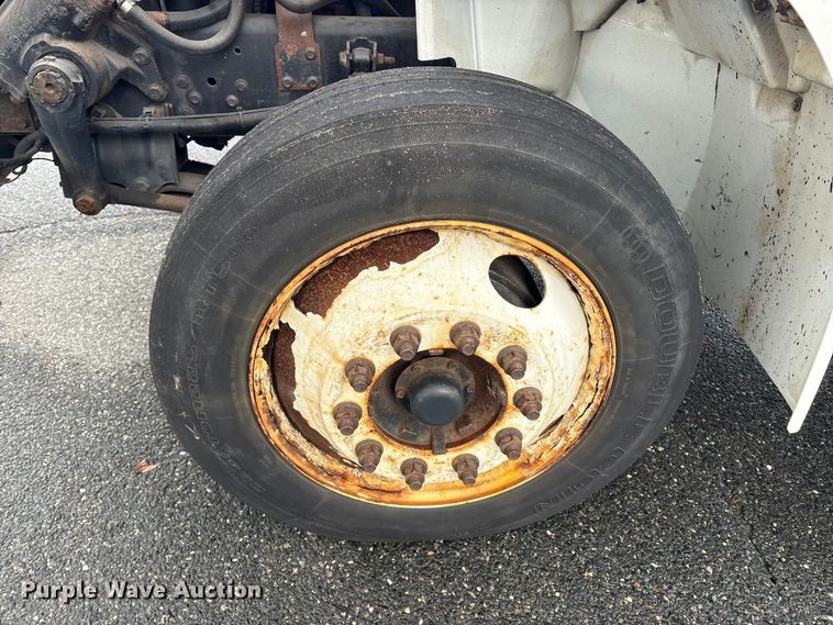 image for item DT2776 2015 International 4300 box truck