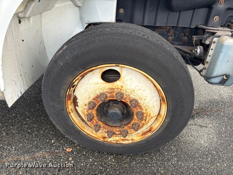 image for item DT2776 2015 International 4300 box truck