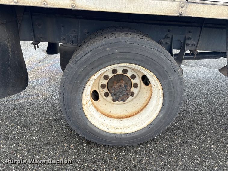 image for item DT2776 2015 International 4300 box truck